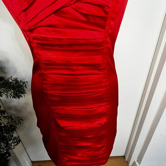 GUESS Cherry Red Ruched, Sweetheart Neck, Satin Bodycon Mini Dress Size 8 - Picture 4 of 8